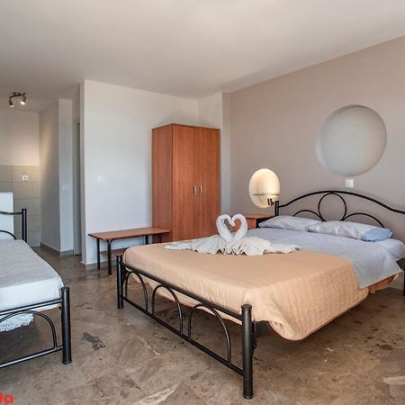 Bella Vista Apartments Пелекас Екстер'єр фото
